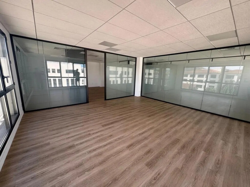 Location Bureaux 85 m² - Photo 1