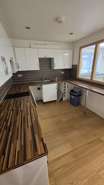 105-111 Rear Of, Walton-On-Thames for sale - Interior Photo - Image 2 of 4