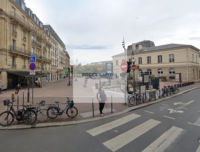 Retail in Issy-les-Moulineaux to rent - Building Photo - Image 2 of 9