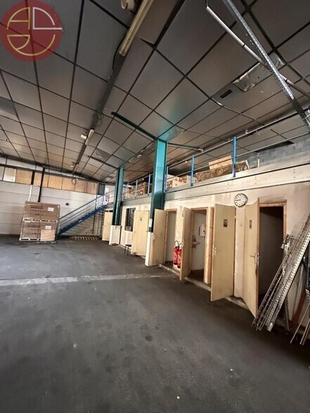 Industrial in Muret to rent - Interior Photo - Image 2 of 6