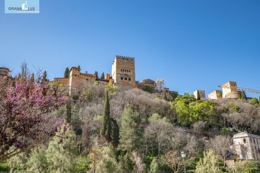 Calle Gumiel de San Pedro, 4, Granada, Granada for sale - Building Photo - Image 1 of 50