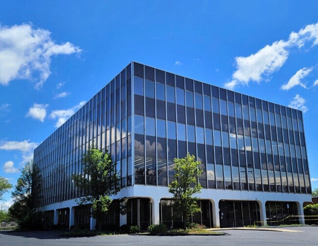 More details for 24681 Northwestern Hwy, Southfield, MI - Office to Rent