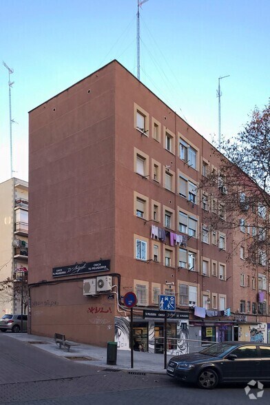 Retail in Alcorcón, Madrid to rent - Primary Photo - Image 1 of 1