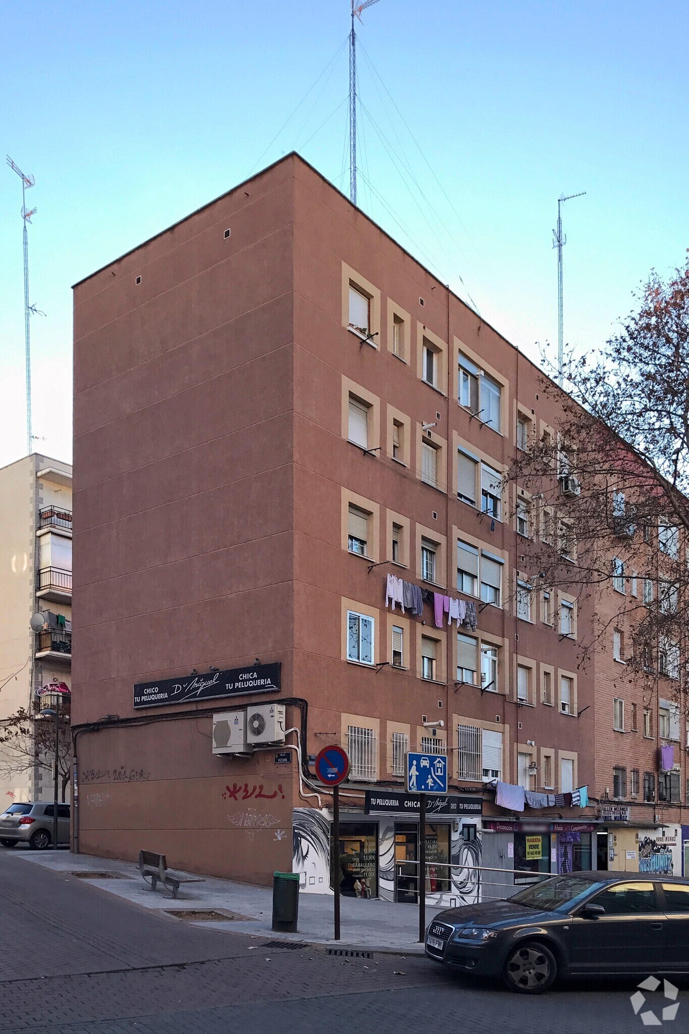 Retail in Alcorcón, Madrid to rent Primary Photo- Image 1 of 2