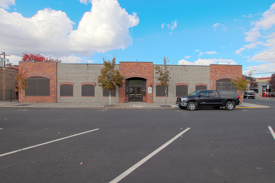 210 NW Irving Ave, Bend, OR for rent - Building Photo - Image 1 of 13