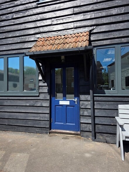 Mortimer Ln, Reading to rent - Building Photo - Image 3 of 4