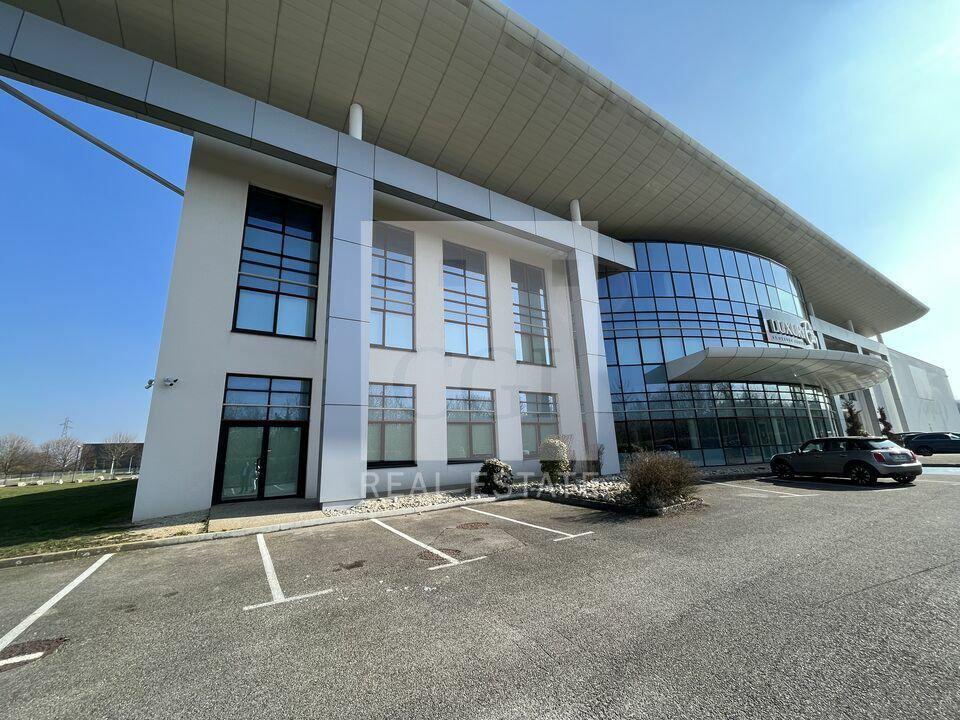 301 Rue Denis Papin, Villefontaine for sale Primary Photo- Image 1 of 19