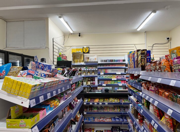 12 Bromborough Village Rd, Wirral for sale - Interior Photo - Image 2 of 2