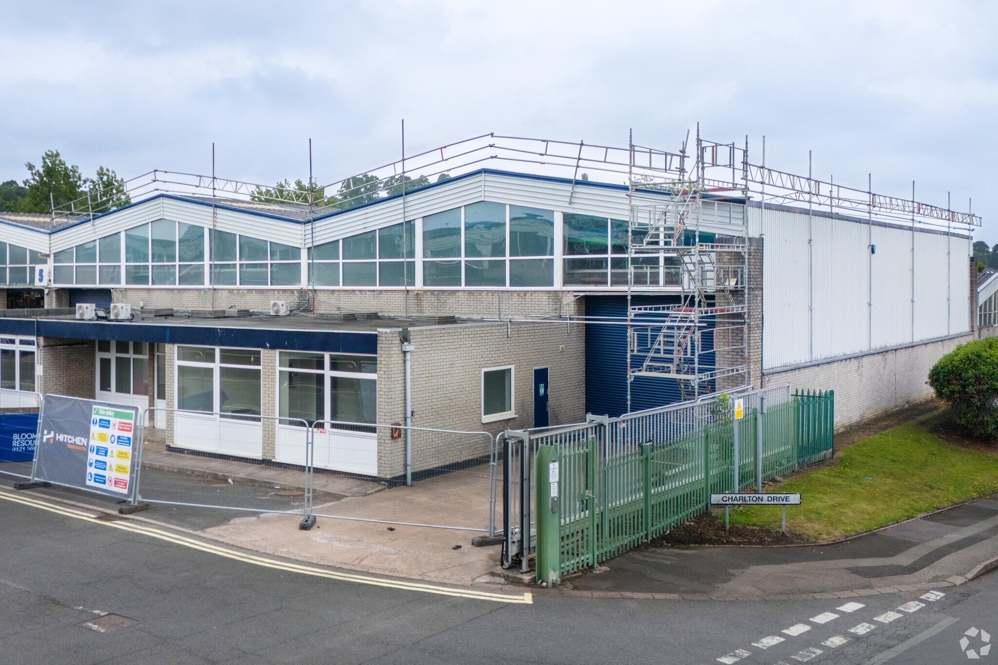 Charlton Dr, Cradley Heath to rent Primary Photo- Image 1 of 14