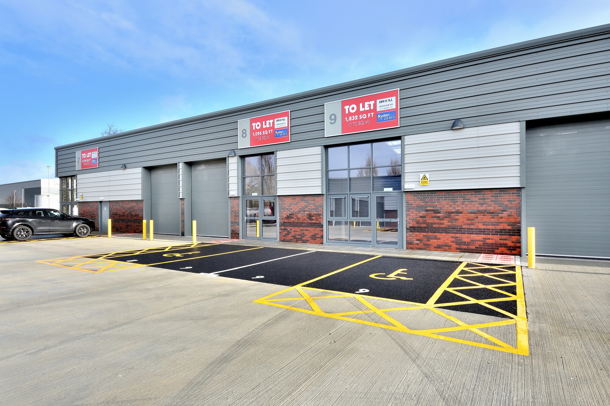 6 Barons Ct, Grangemouth to rent Building Photo- Image 1 of 5