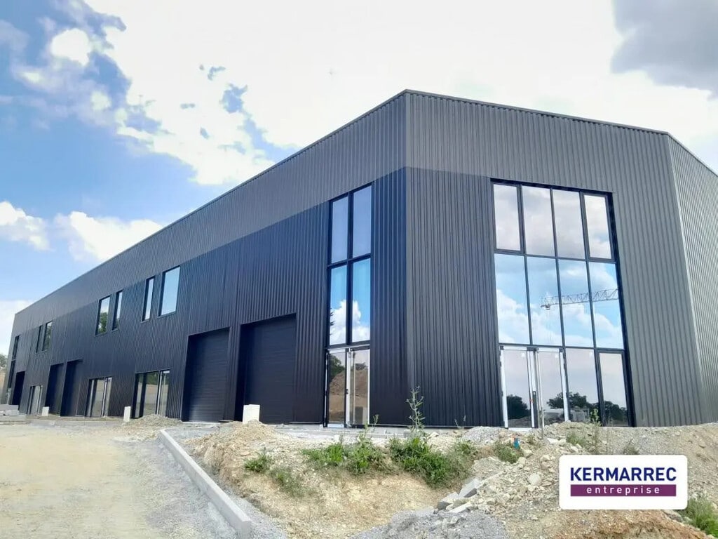 Location Local d'activités 230 m² - Photo 1