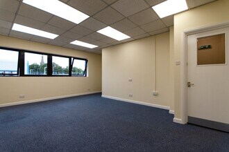 Oxford Rd, Wokingham to rent Interior Photo- Image 2 of 3