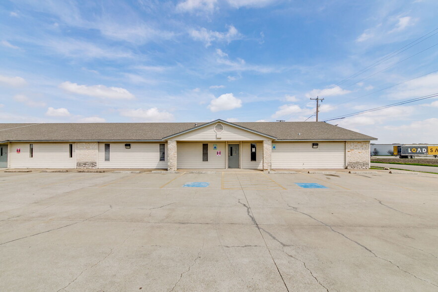 301 Highland Dr, Taylor, TX for sale - Building Photo - Image 1 of 1