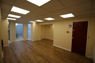8 Gainsborough Rd, London to rent Interior Photo- Image 1 of 2