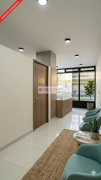 Retail in Tassin-la-Demi-Lune to rent - Interior Photo - Image 2 of 6