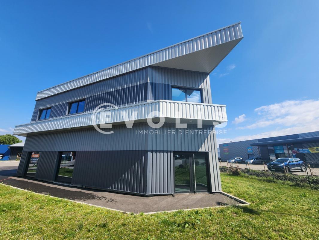 139 Rue Isaac Asimov, Bourgoin-Jallieu to rent Building Photo- Image 1 of 21