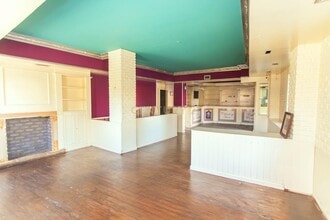 Retail in Madrid, Madrid to rent Interior Photo- Image 1 of 11