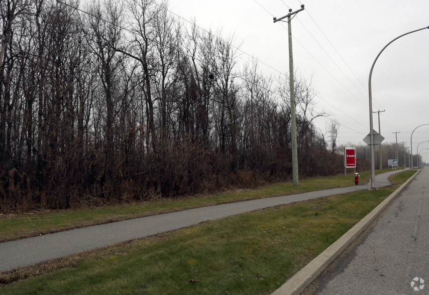 Hwy Trans-Canada, Baie-d'Urfé, QC for rent - Primary Photo - Image 1 of 8