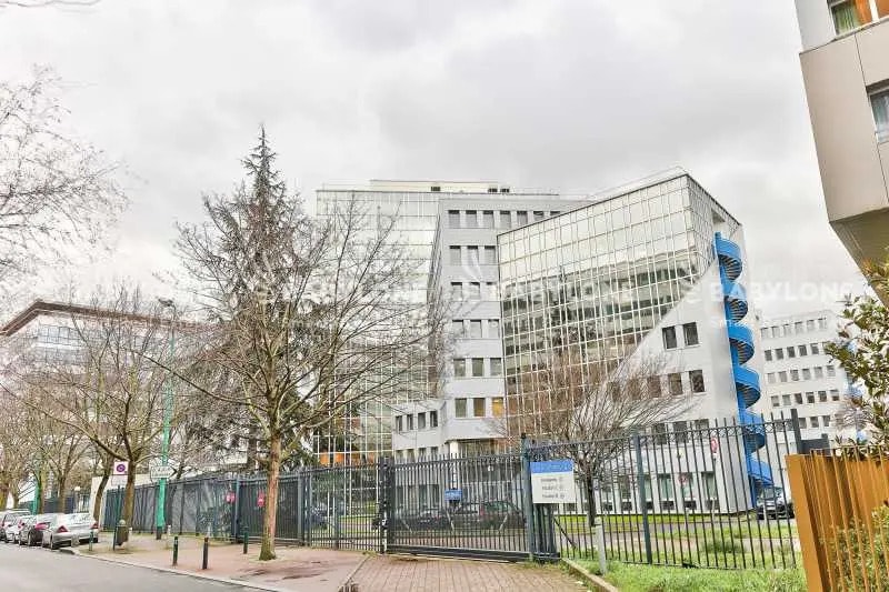 Office in Colombes to rent - Building Photo - Image 3 of 13