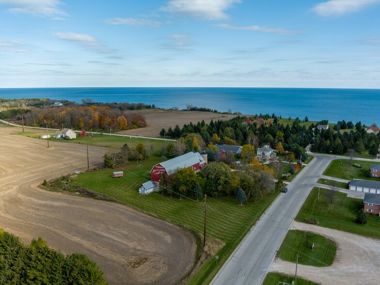 109 Duvall St, Kewaunee, WI for sale - Building Photo - Image 1 of 1