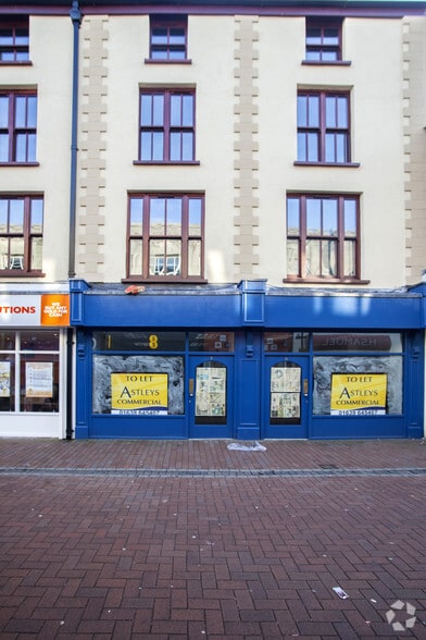 9-11 Green St, Neath to rent - Primary Photo - Image 1 of 2