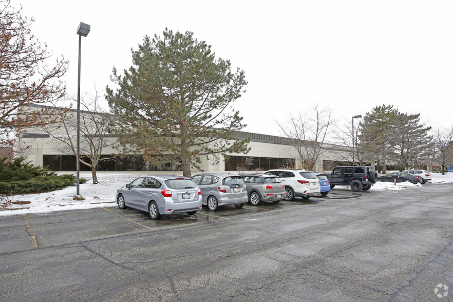 901-951 Corporate Grove Dr, Buffalo Grove, IL for sale - Primary Photo - Image 1 of 1