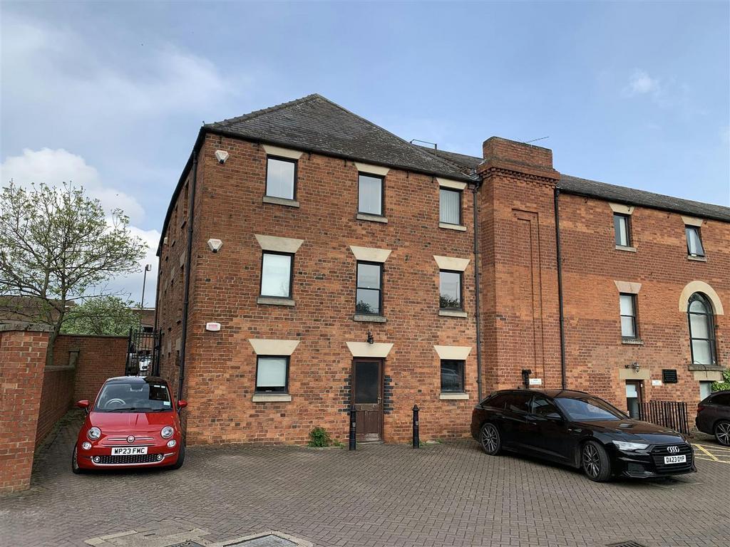 Wharf Rd, Grantham to rent Building Photo- Image 1 of 10