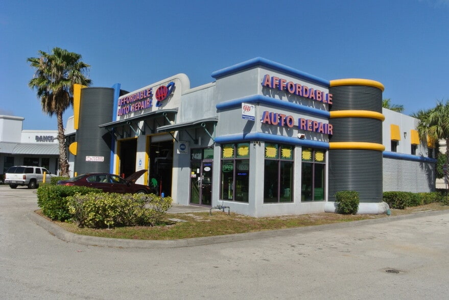 7427-7451 S Military Trl, Lake Worth, FL to rent - Building Photo - Image 3 of 11