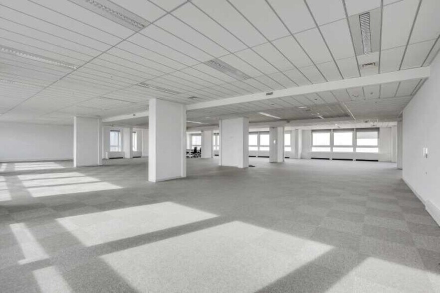20 Ter Rue De Bezons, Courbevoie to rent - Building Photo - Image 3 of 13
