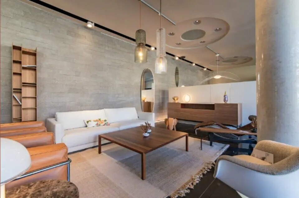 Retail in Avignon for sale Interior Photo- Image 1 of 7