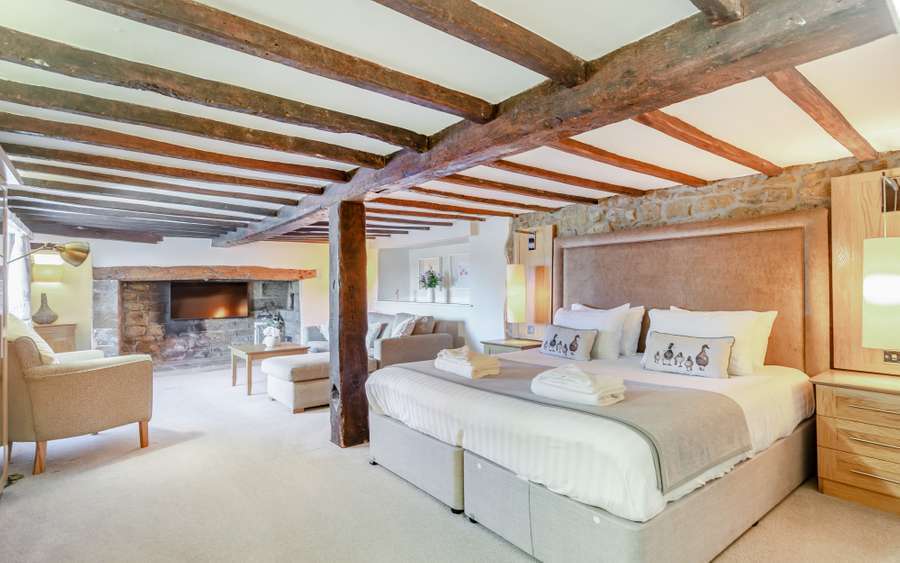 4 Wroxton, Wroxton for sale Building Photo- Image 1 of 11