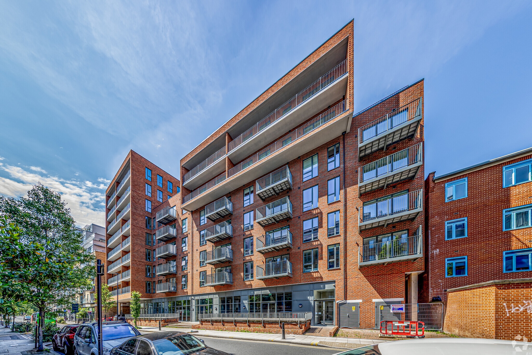 100 Violet Rd, London to rent Primary Photo- Image 1 of 3