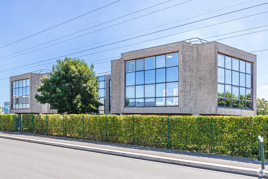 24 Rue Lavoisier, Nanterre to rent - Primary Photo - Image 1 of 2