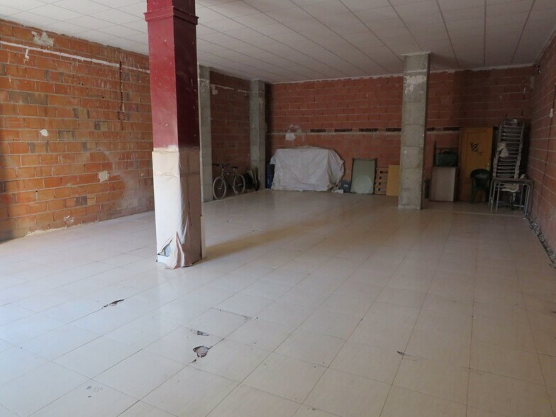 Retail in Molina de Segura to rent - Interior Photo - Image 2 of 3