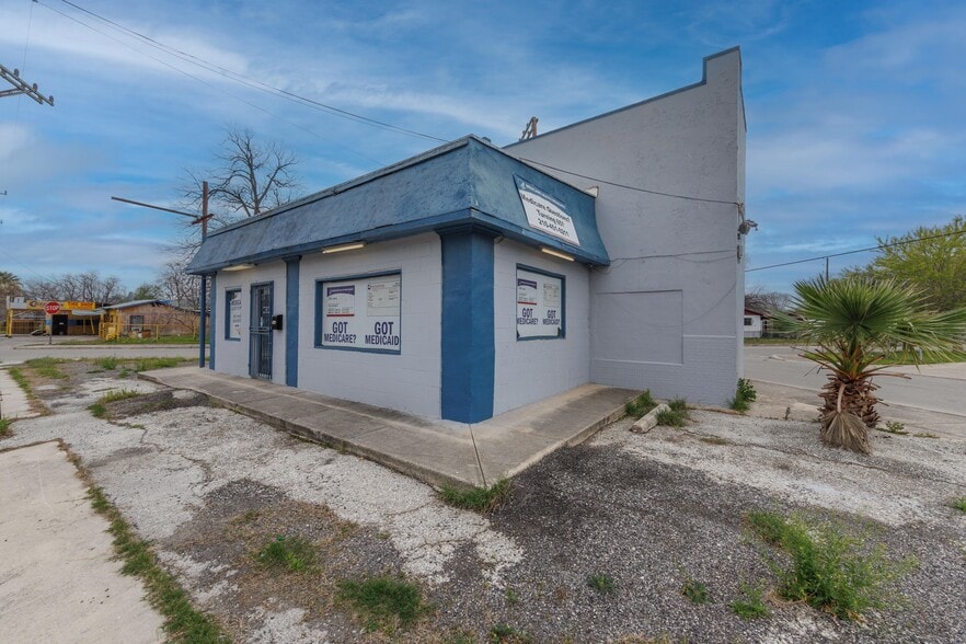 930 New Laredo Hwy, San Antonio, TX for sale - Primary Photo - Image 1 of 22