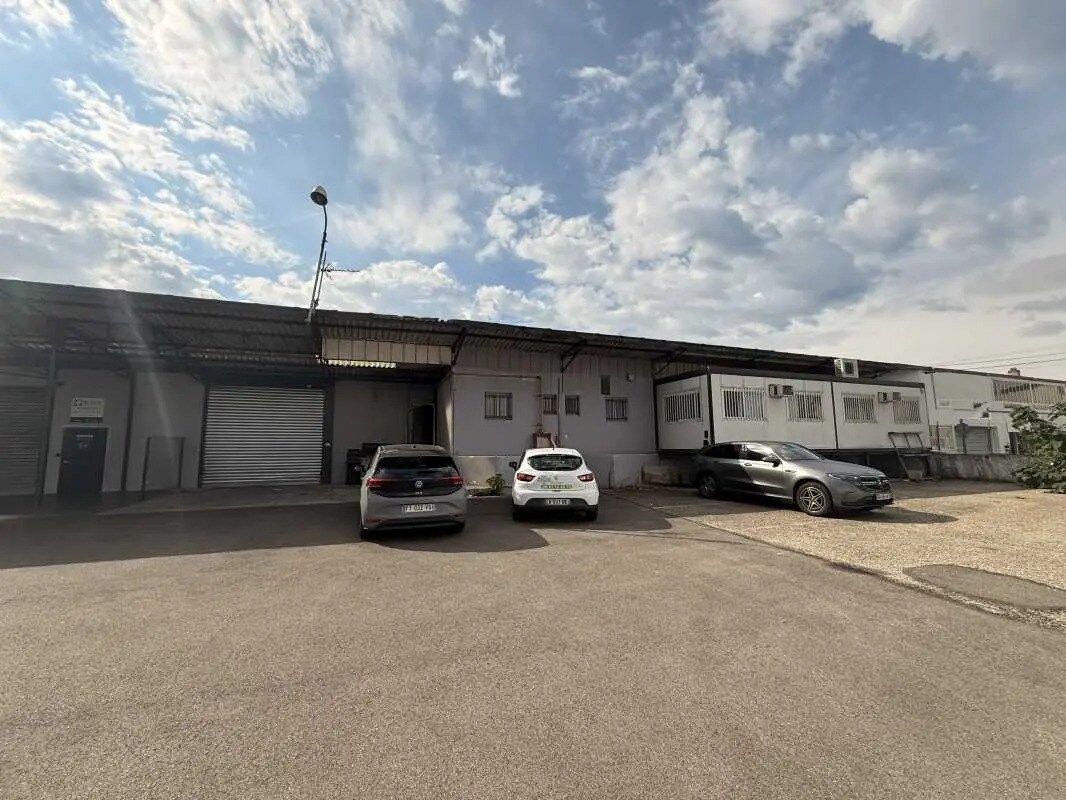 Light Industrial in Villeurbanne to rent Building Photo- Image 1 of 12