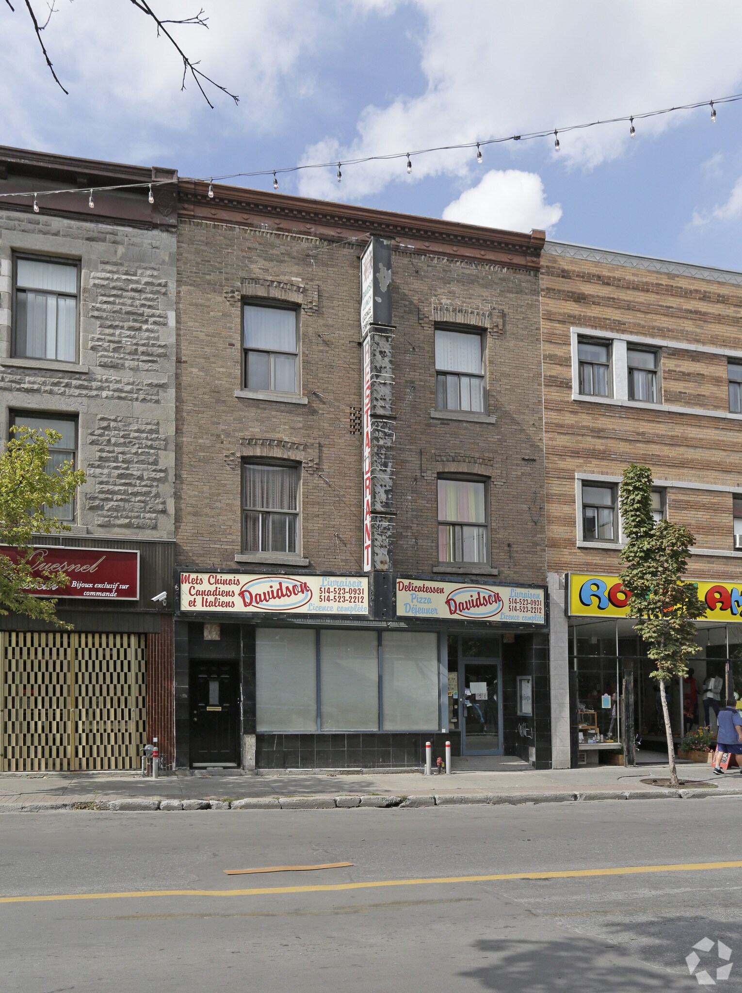 3417 Rue Ontario E E, Montréal, QC for sale Primary Photo- Image 1 of 1