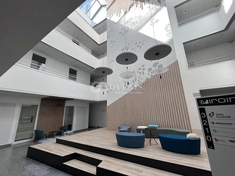 Office in Guyancourt to rent Interior Photo- Image 1 of 8