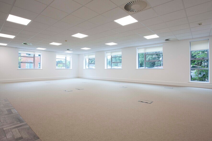 Crown Way, Tower Rd N, Warmley to rent - Building Photo - Image 1 of 9