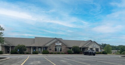 9071-9079 Stellhorn Crossing Pky, Fort Wayne, IN for rent Building Photo- Image 1 of 8