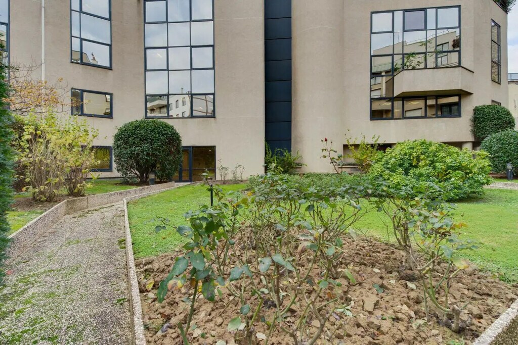 Location Bureaux 366 m² - Photo 1