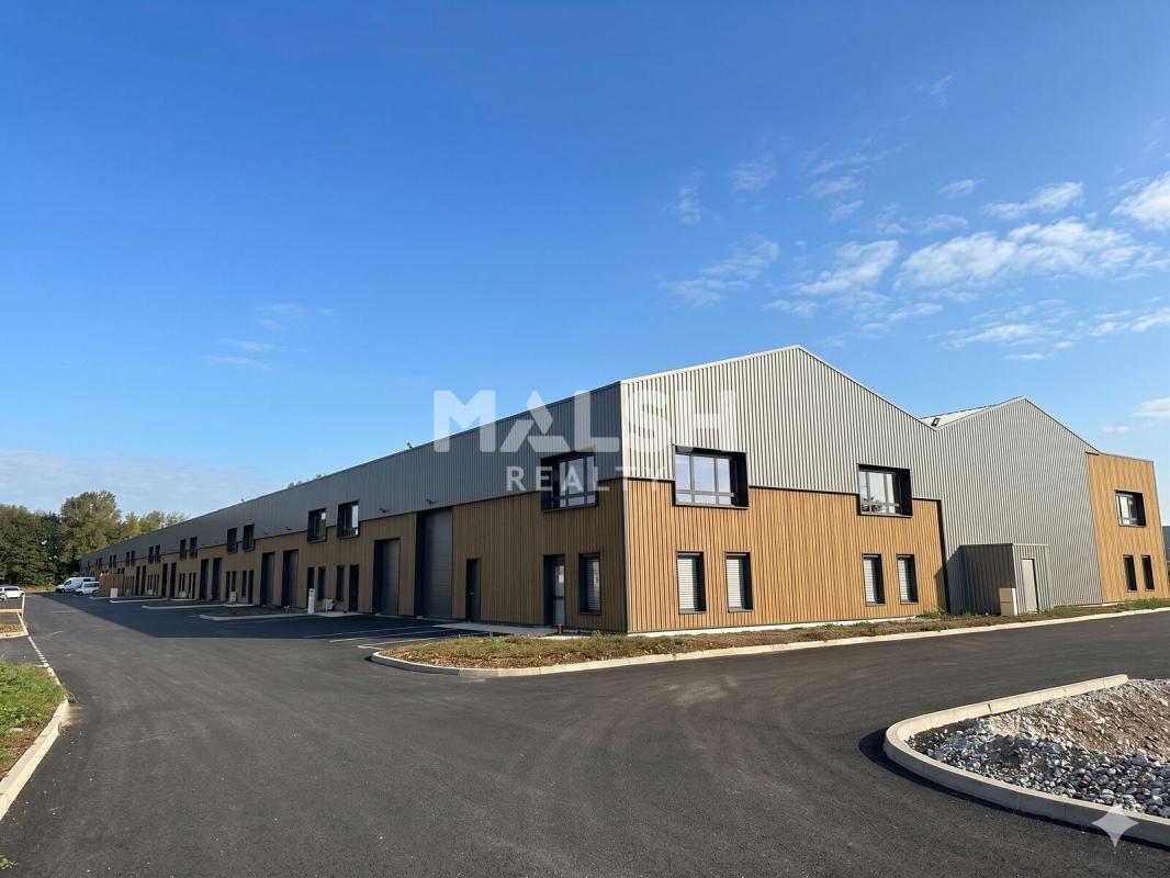 Light Industrial in Bourgoin-Jallieu to rent Building Photo- Image 1 of 3