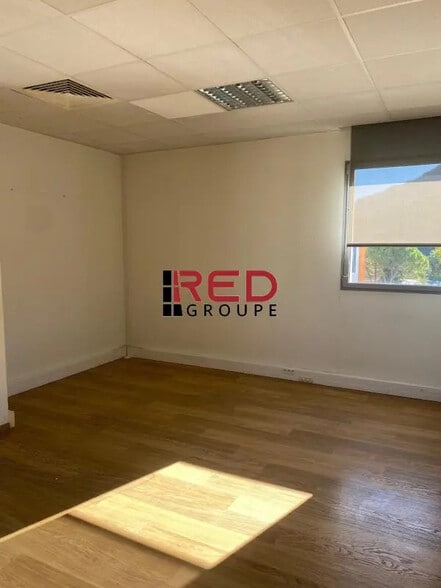 Office in Aubagne to rent - Building Photo - Image 2 of 5