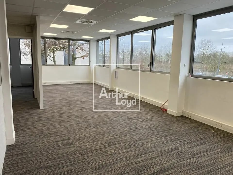 Location Bureaux 197 m² - Photo 1