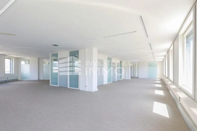 Office in Puteaux for sale Interior Photo- Image 1 of 3