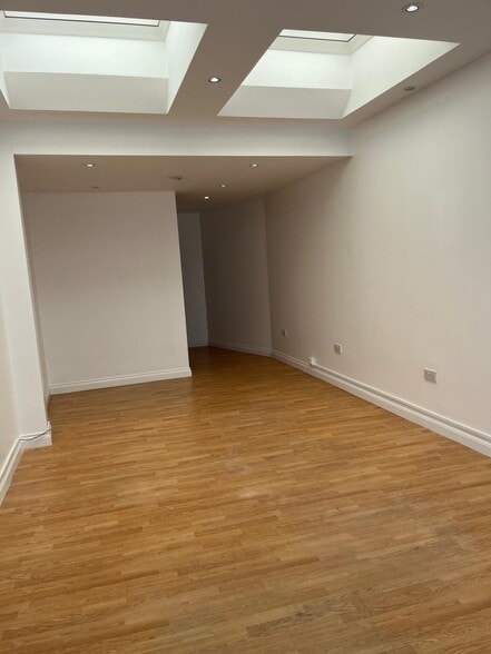 486 Hornsey Road, London to rent - Interior Photo - Image 1 of 4