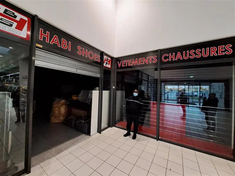 Retail in Roissy-En-Brie to rent Building Photo- Image 1 of 2