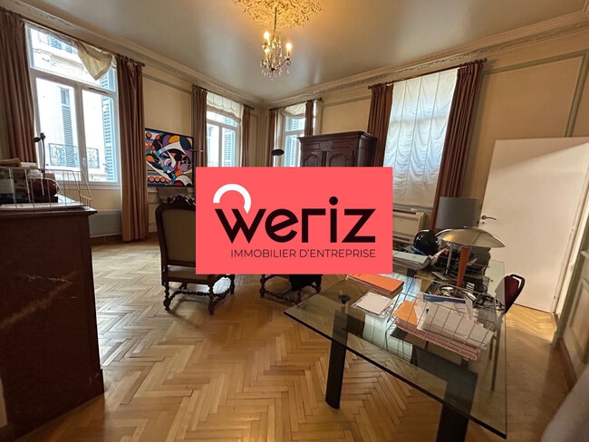Location Bureaux 153 m²