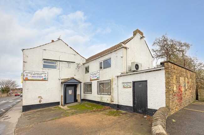 More details for 14 Hill Top, Knottingley - Retail to Rent