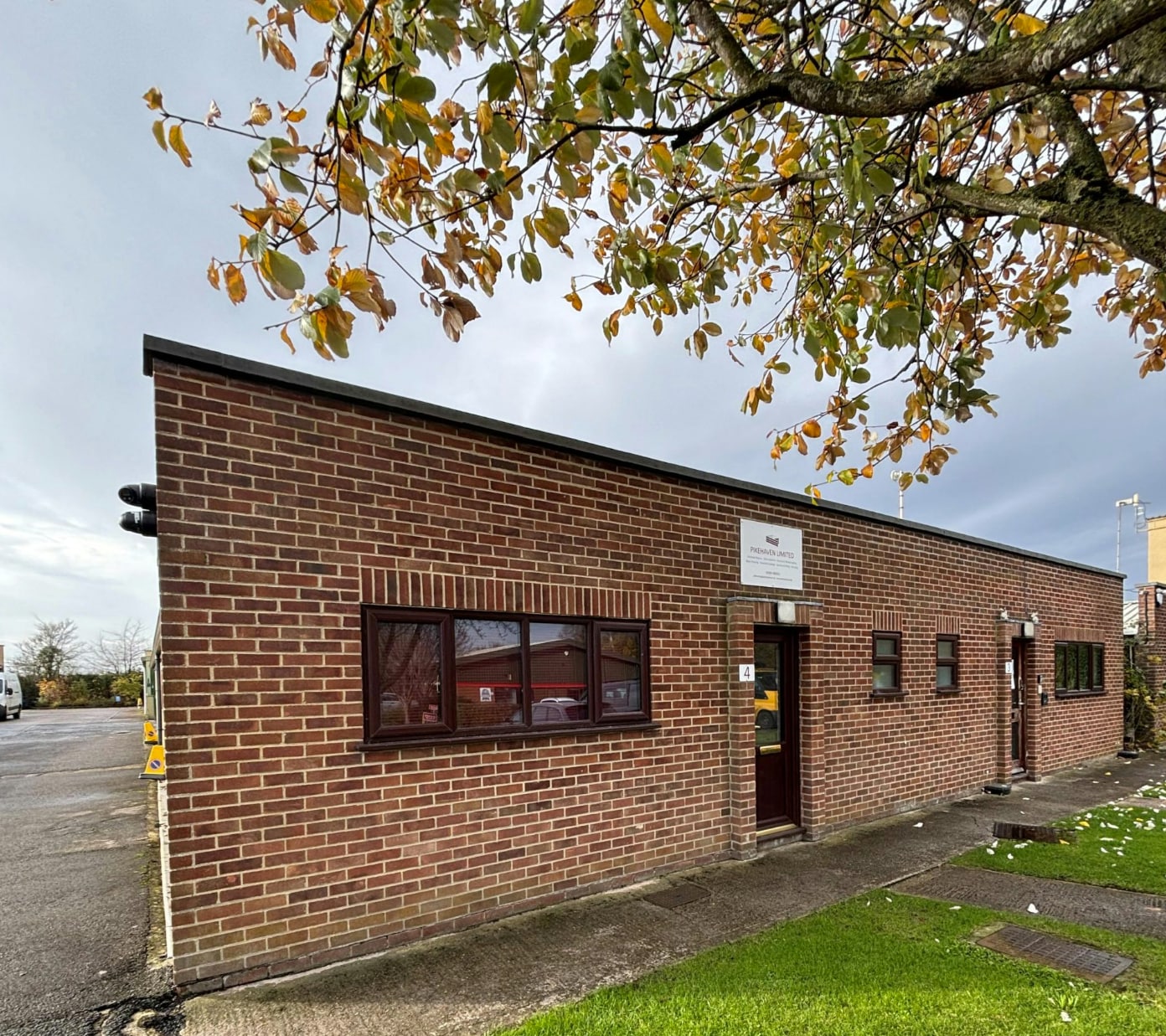 Warpsgrove Ln, Chalgrove to rent Building Photo- Image 1 of 3